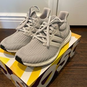 adidas UltraBOOST Mens Size 8 - like new! Worn once